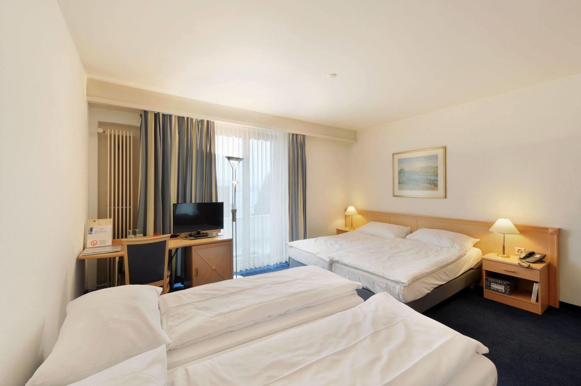 Bellevue - Contactless Self Check-In Hotel Lucerne Room photo